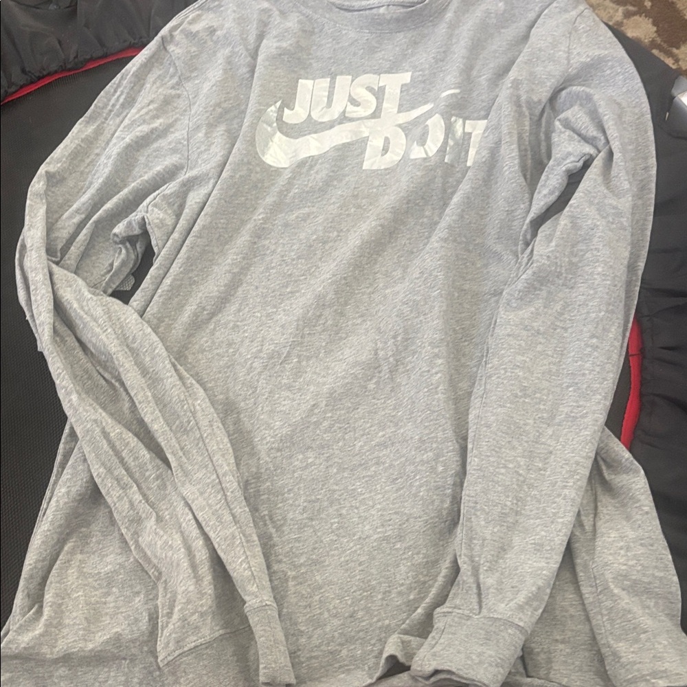 Nike Gray Tee with White 'Just Do It' Logo like new condition - Picture 3 of 3